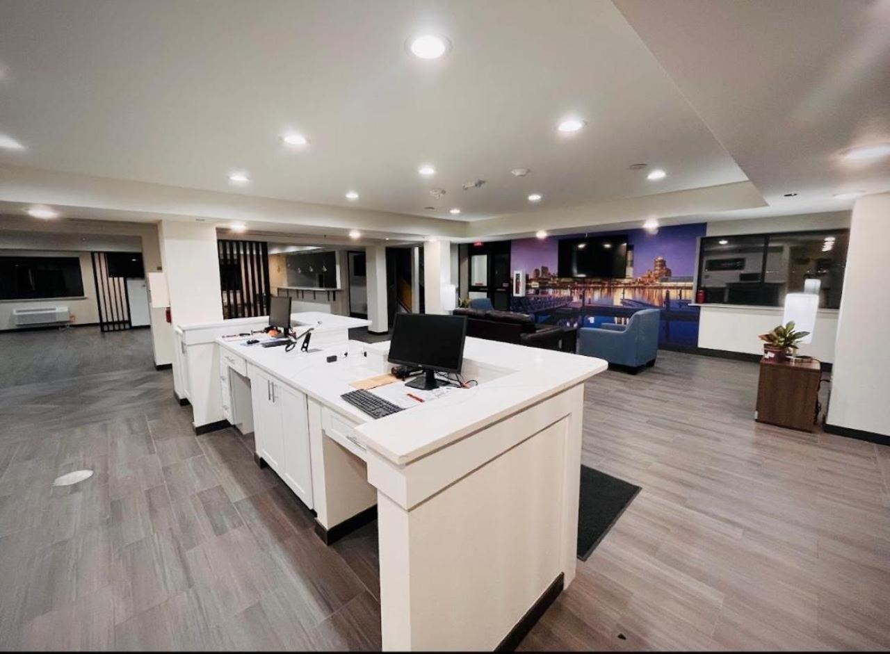Clarion Pointe Milwaukee Exterior foto
